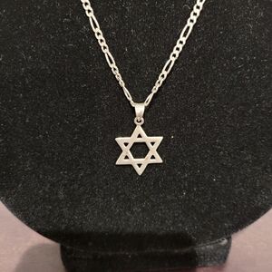 Sterling Silver Star of David on Figaro style Chain in excellent condition